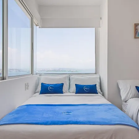 Vista De Lujo Al Mar Y La Bahía Apartamento *