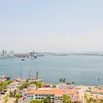 Vista de lujo al mar y la bahía